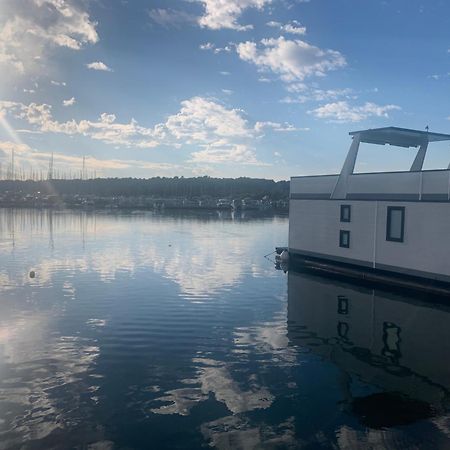 Villa House Boat Oliva - Floating House Pola Esterno foto